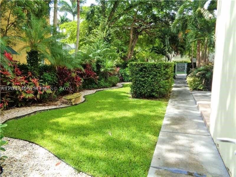 5839 SW 74th Ter #203, South Miami FL 33143