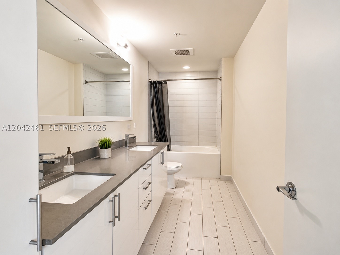 999 SW 1st Ave #2211, Miami FL 33130