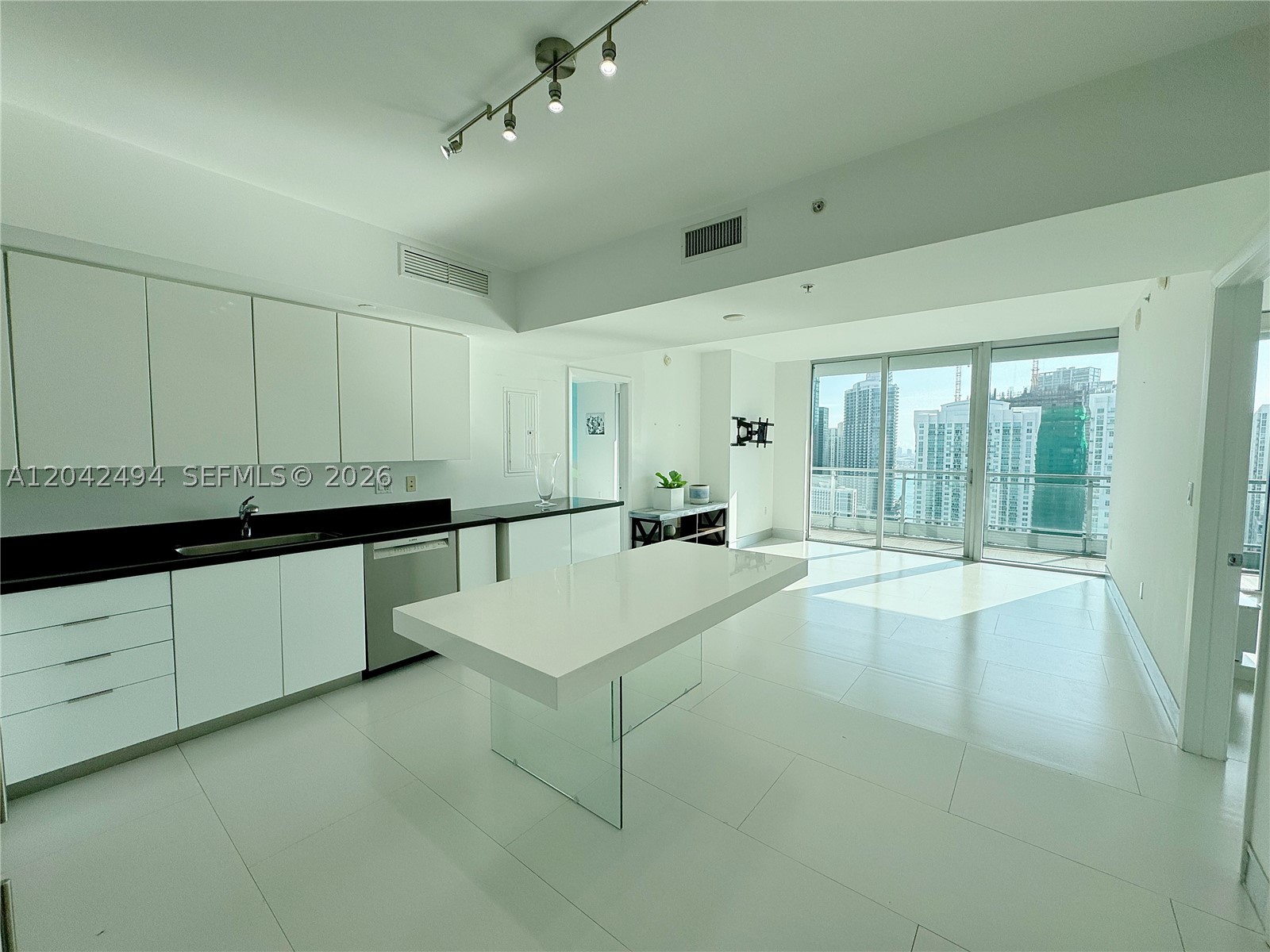 92 SW 3rd St #3912, Miami FL 33130
