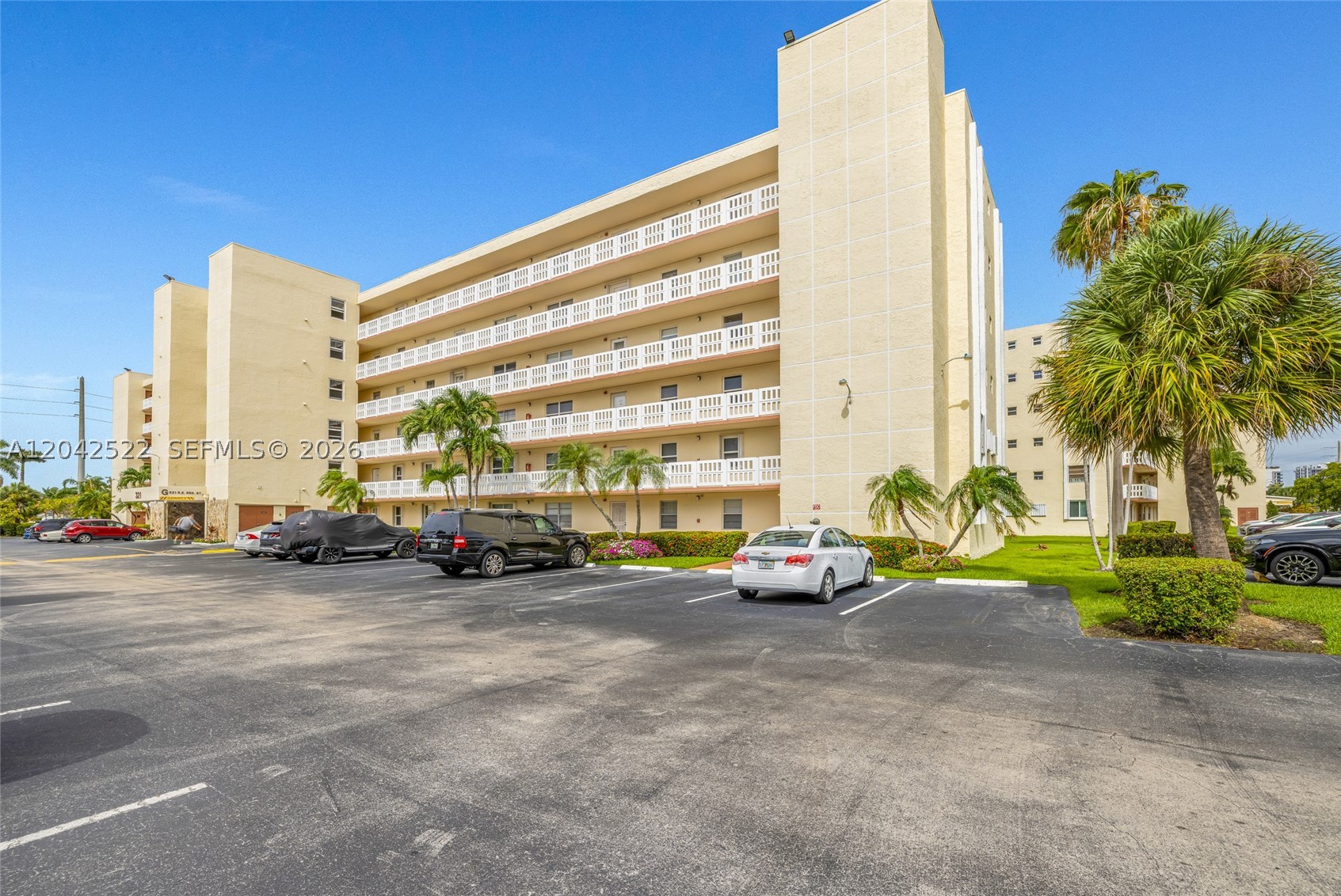 321 SE 3rd St #408, Dania Beach FL 33004