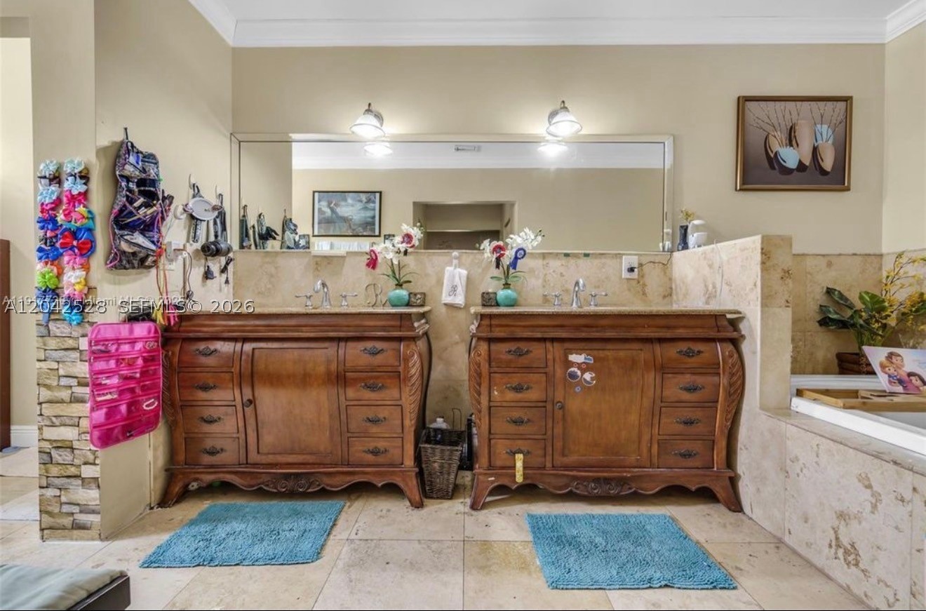 3135 SW 80th Ave, Miami FL 33155