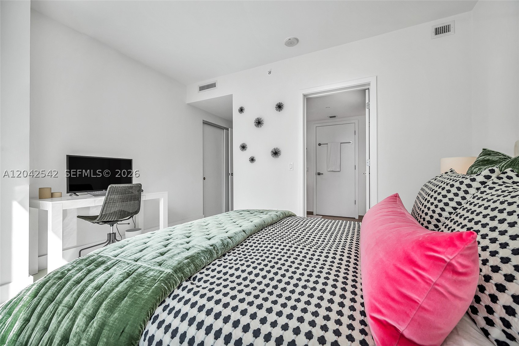 1080 Brickell Ave #1601, Miami FL 33131
