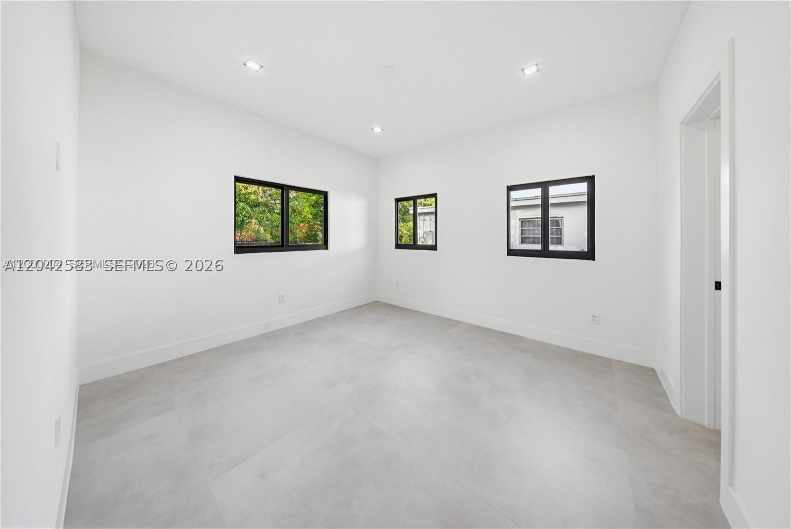 1021 NW 48th St, Miami FL 33127