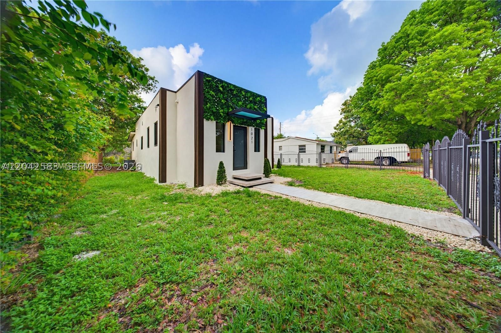 1021 NW 48th St, Miami FL 33127