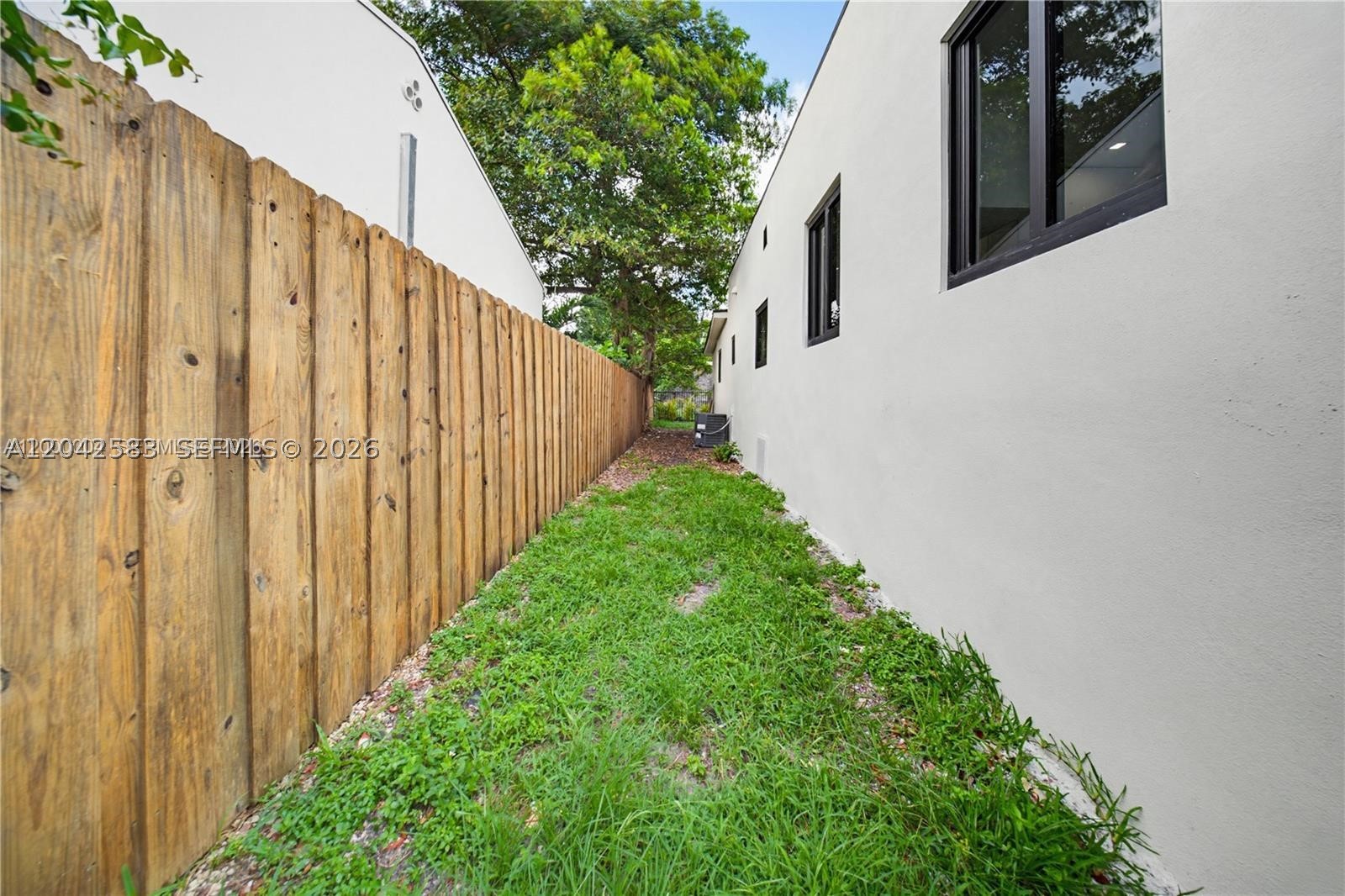 1021 NW 48th St, Miami FL 33127