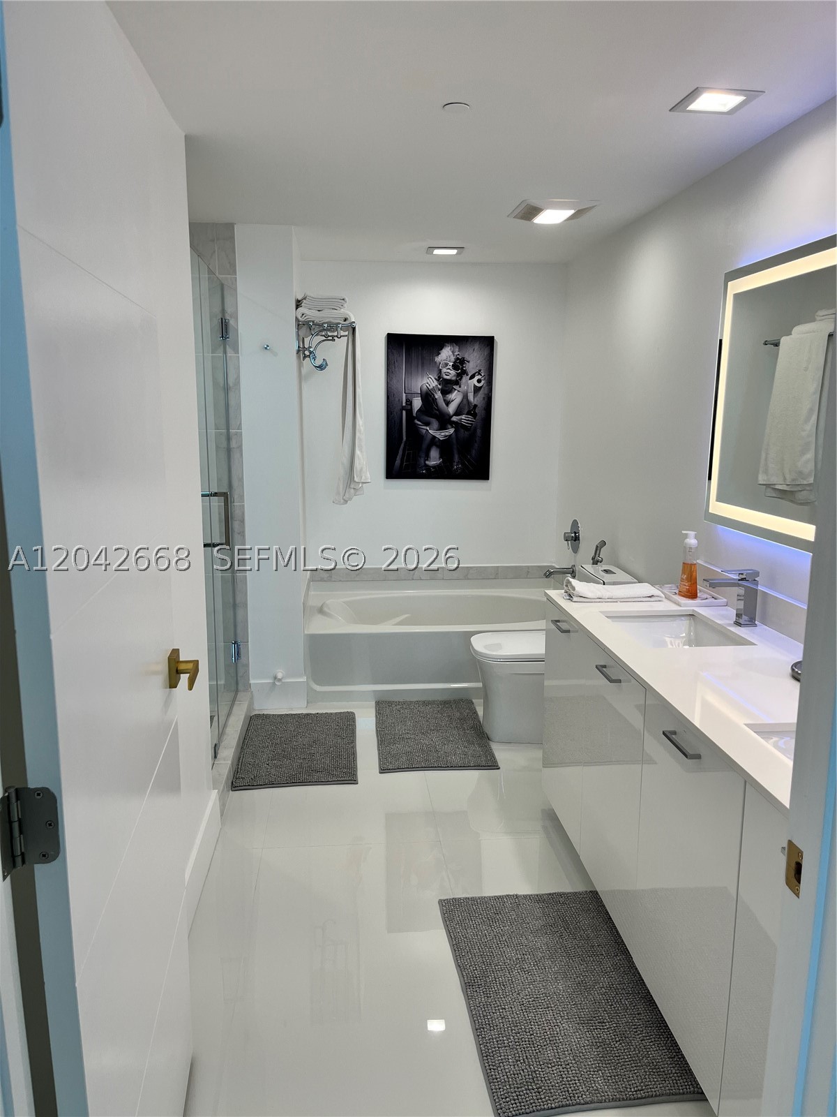 951 Brickell Ave #2704, Miami FL 33131