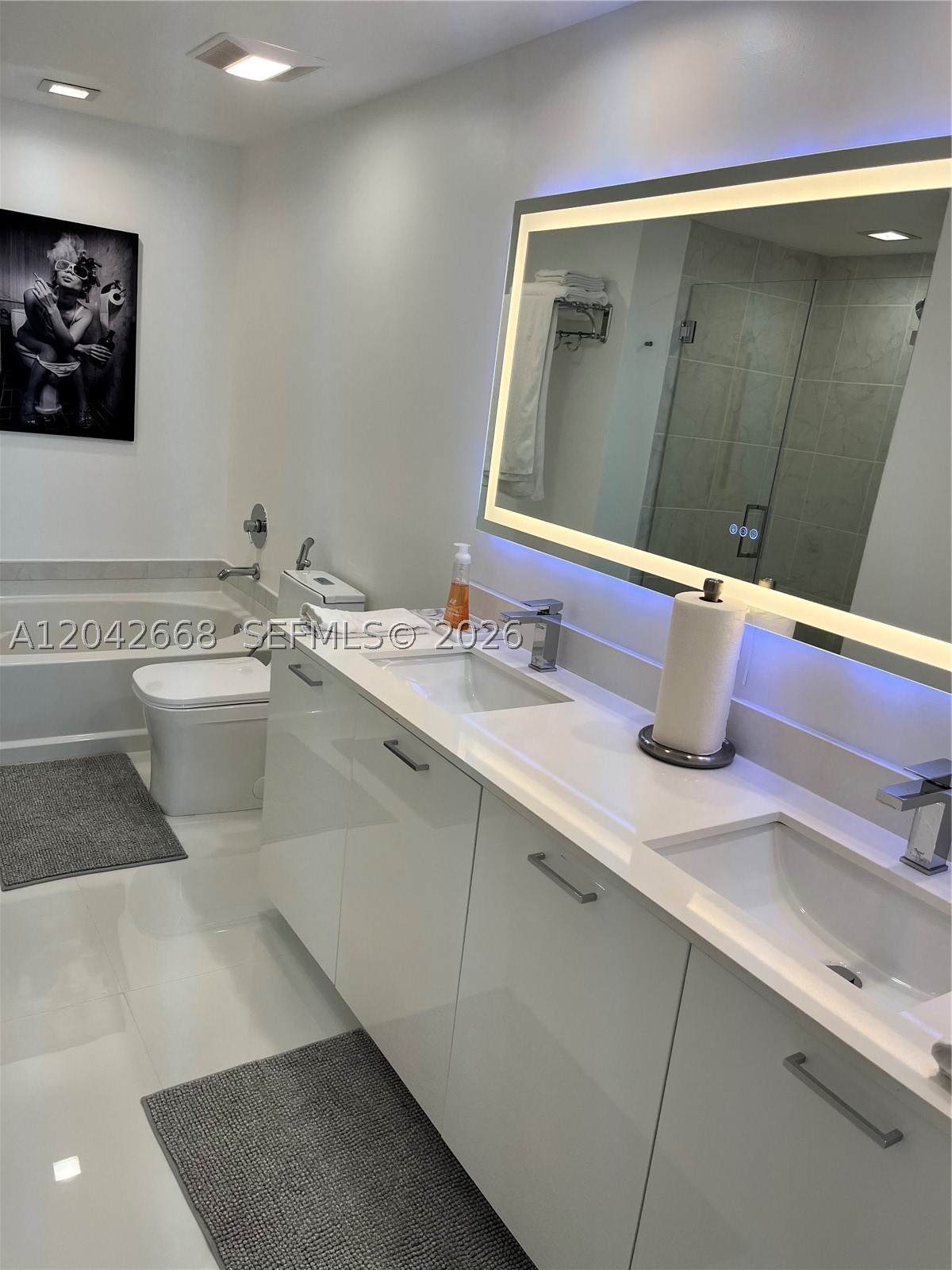 951 Brickell Ave #2704, Miami FL 33131