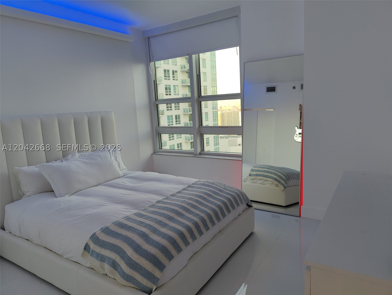 951 Brickell Ave #2704, Miami FL 33131