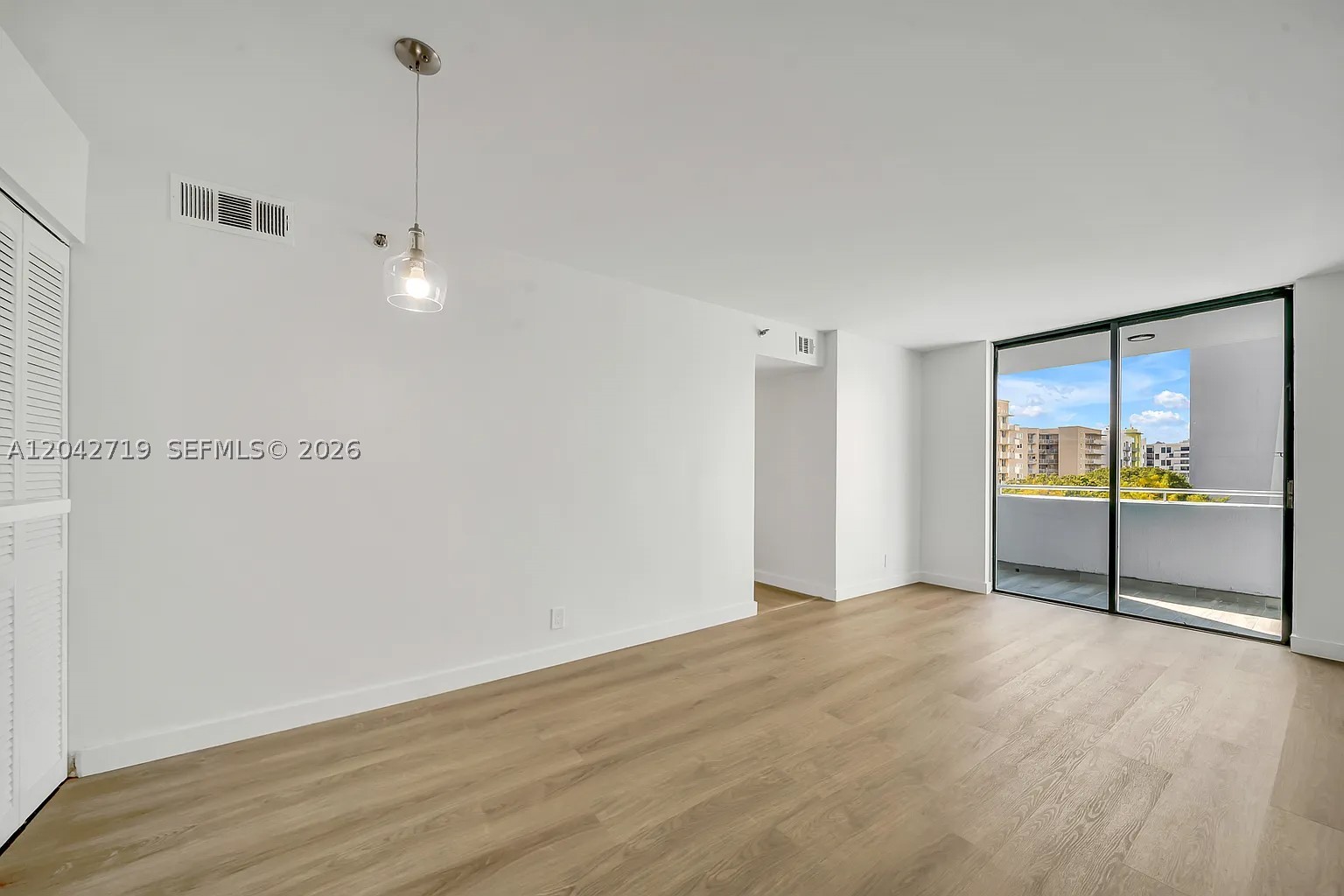 501 SW 1st St #502, Miami FL 33130