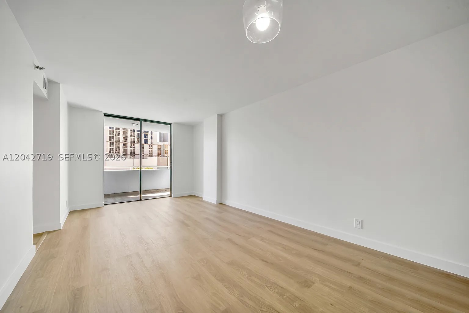 501 SW 1st St #502, Miami FL 33130