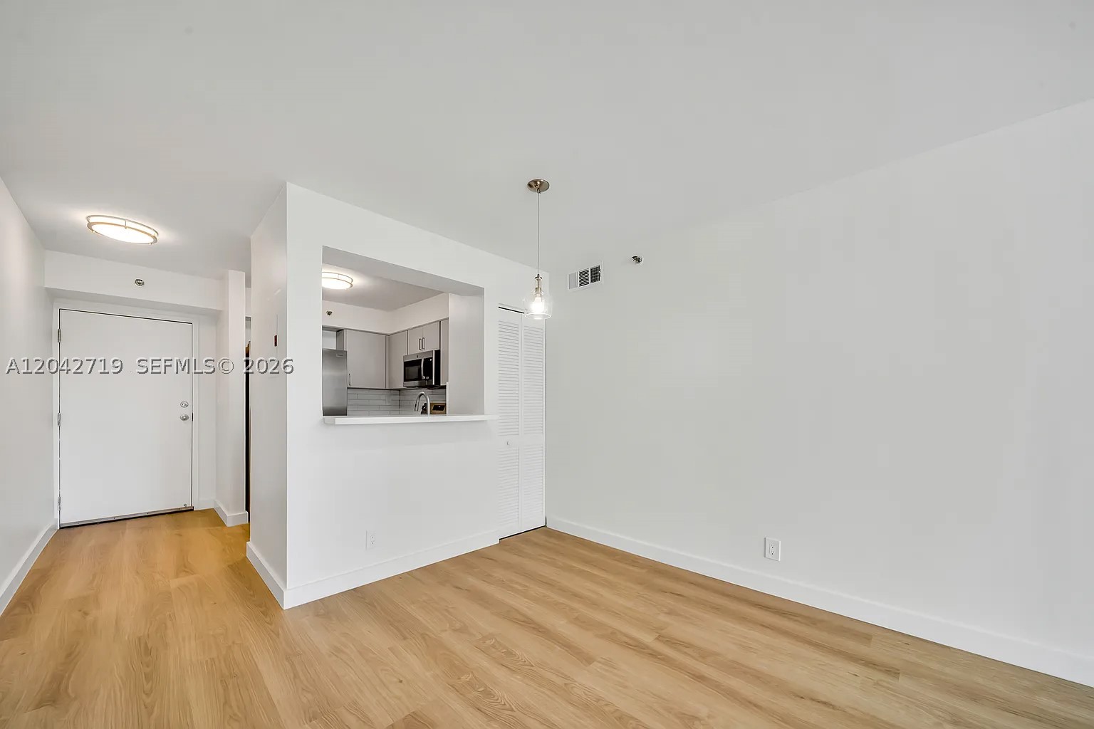 501 SW 1st St #502, Miami FL 33130