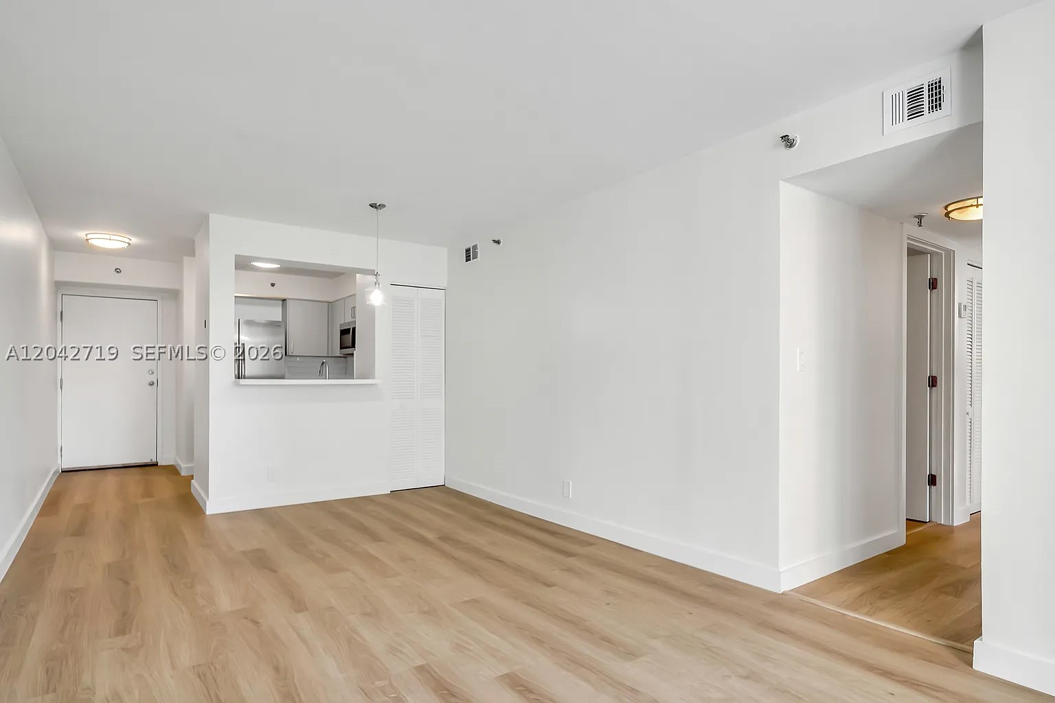 501 SW 1st St #502, Miami FL 33130