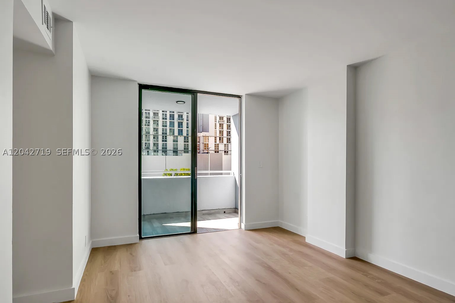 501 SW 1st St #502, Miami FL 33130