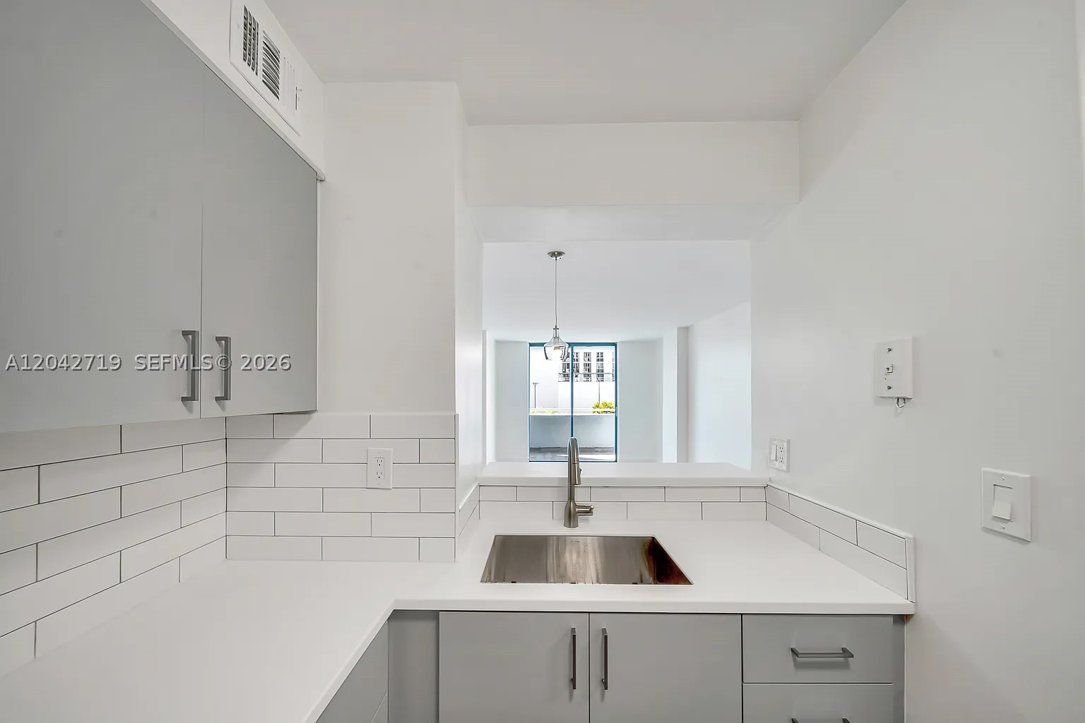 501 SW 1st St #502, Miami FL 33130