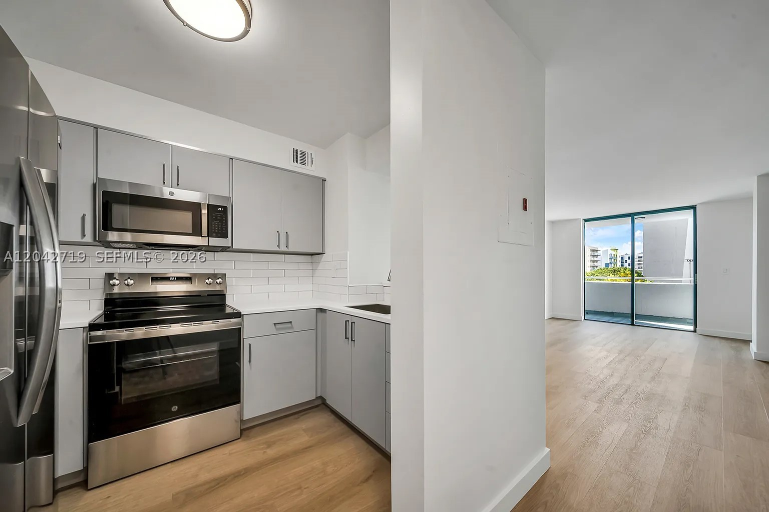 501 SW 1st St #502, Miami FL 33130