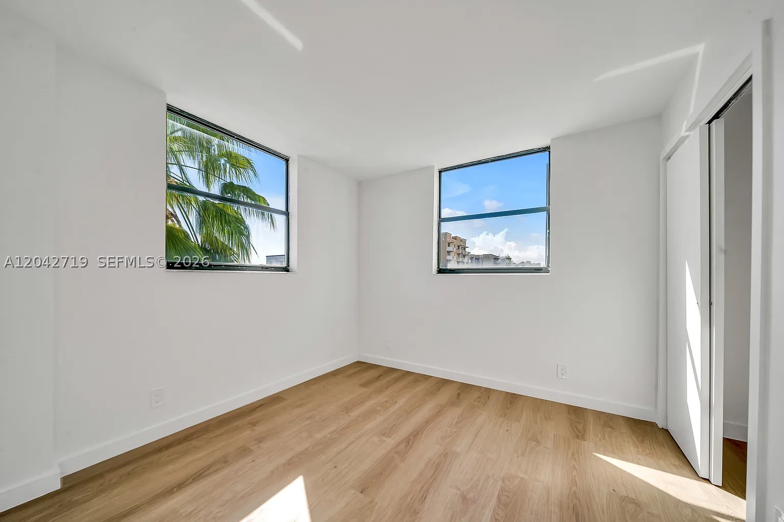 501 SW 1st St #502, Miami FL 33130