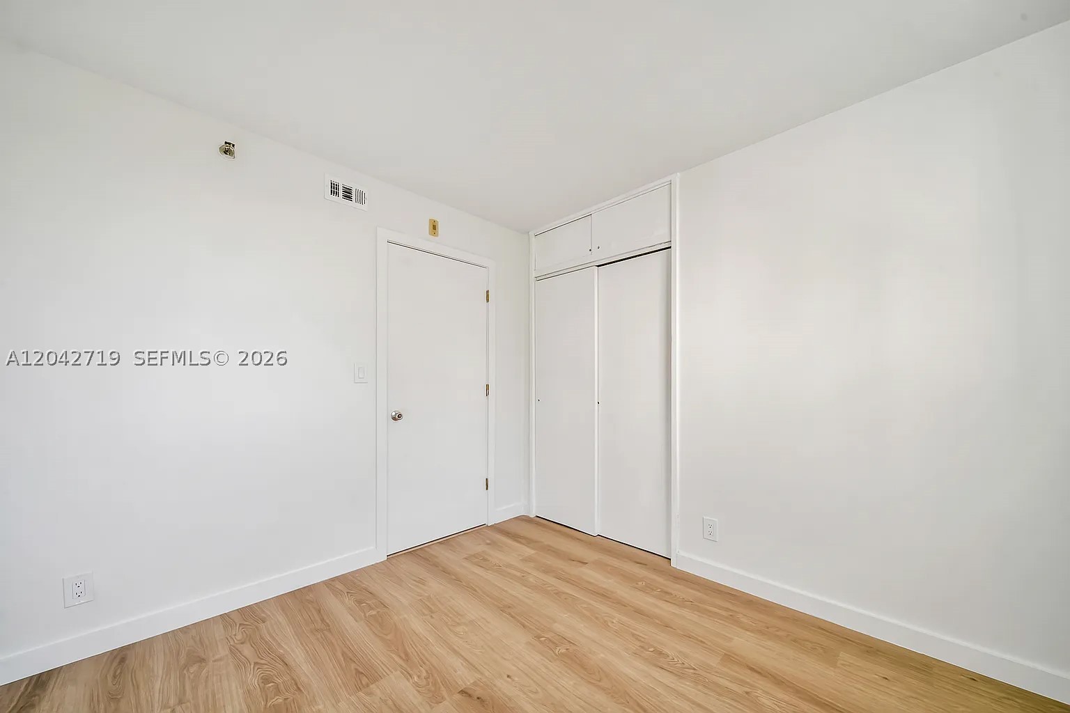 501 SW 1st St #502, Miami FL 33130