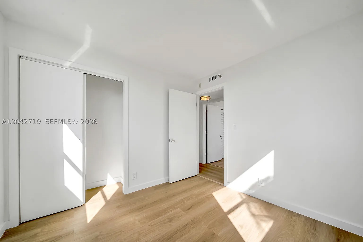 501 SW 1st St #502, Miami FL 33130