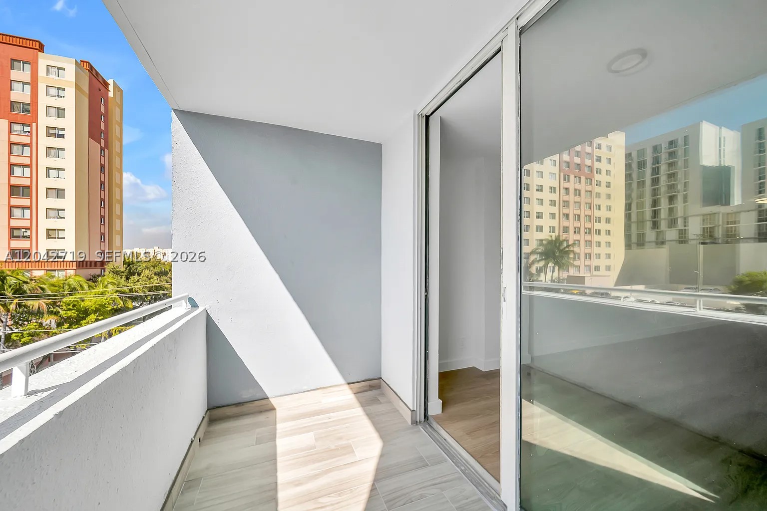 501 SW 1st St #502, Miami FL 33130