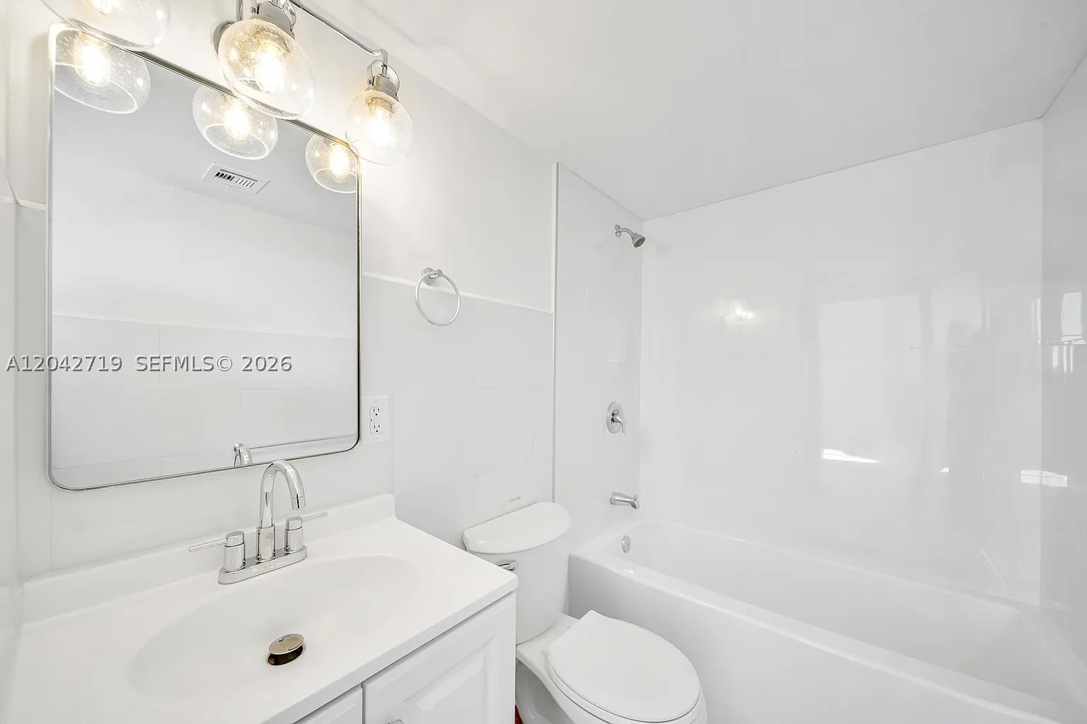 501 SW 1st St #502, Miami FL 33130