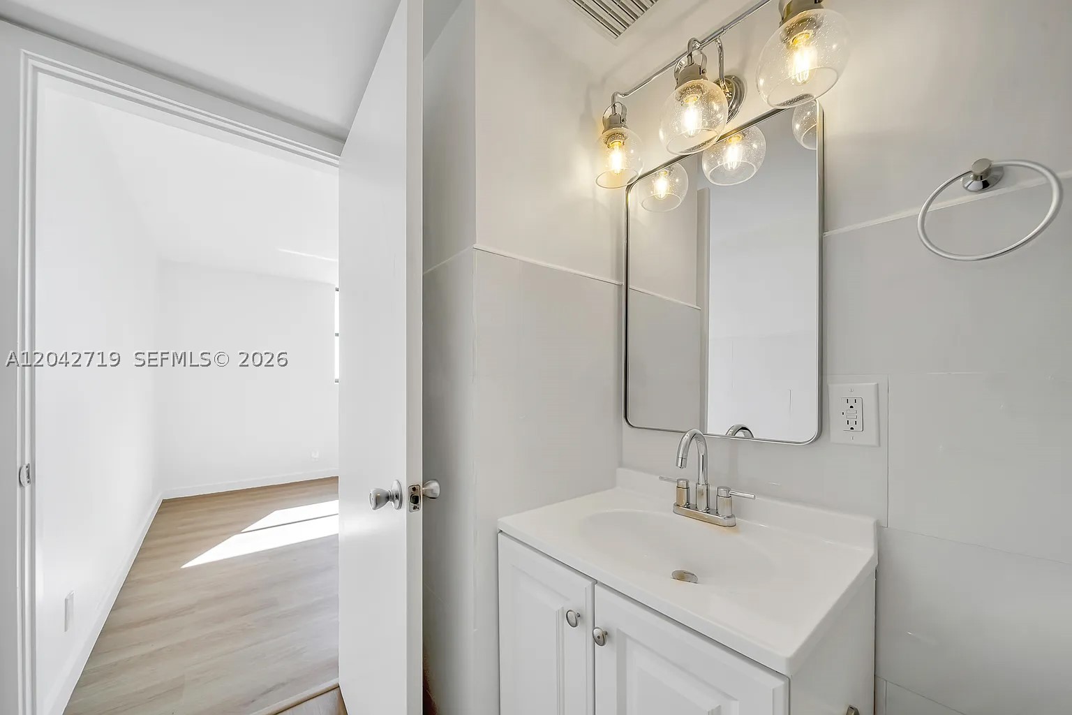 501 SW 1st St #502, Miami FL 33130