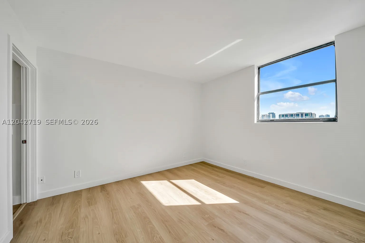501 SW 1st St #502, Miami FL 33130