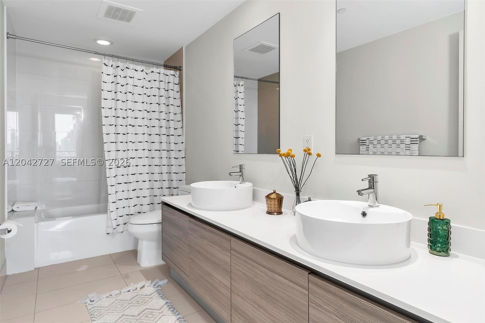 121 NE 34th St #2502, Miami FL 33137