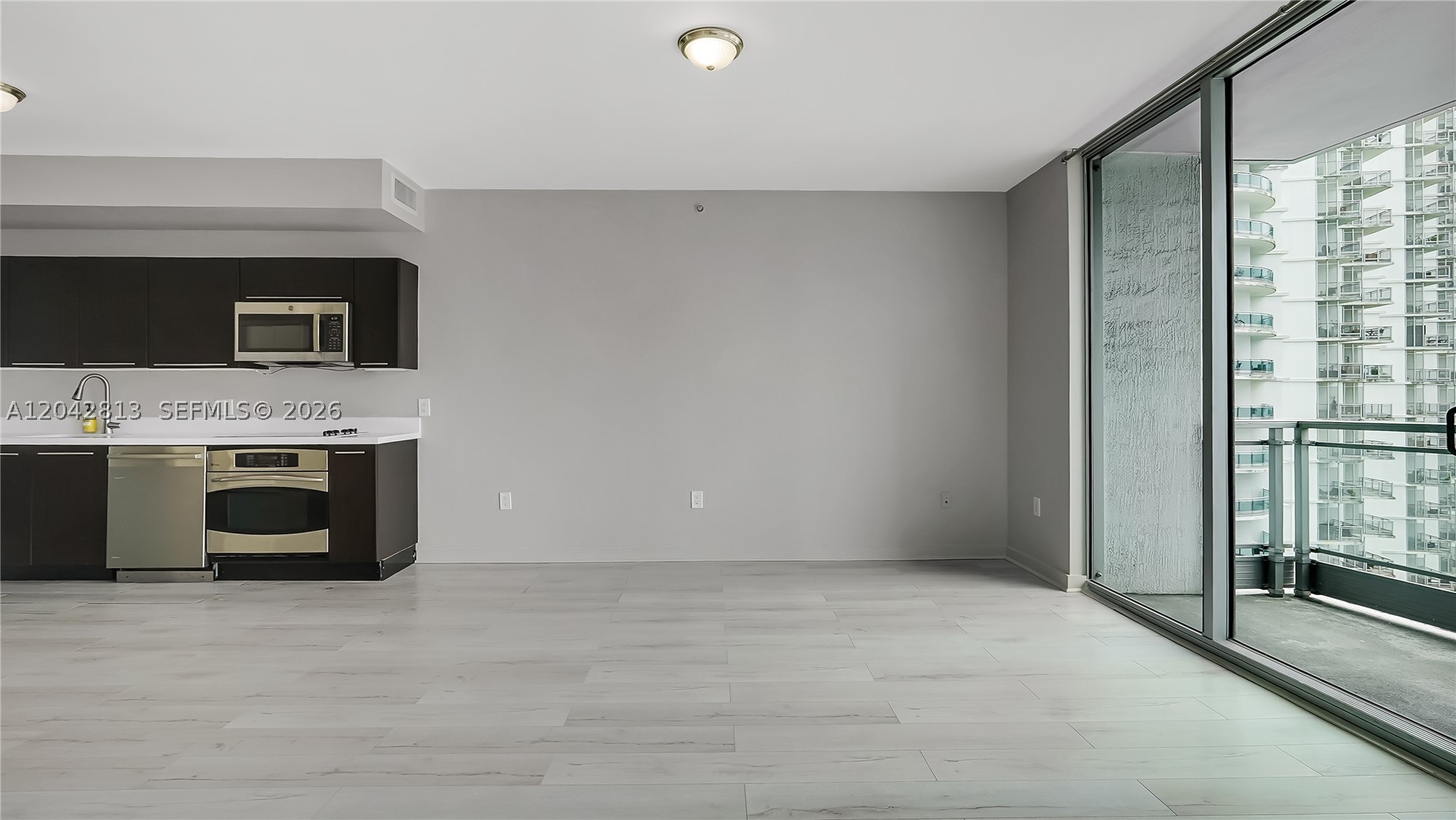90 SW 3rd St #3003, Miami FL 33130