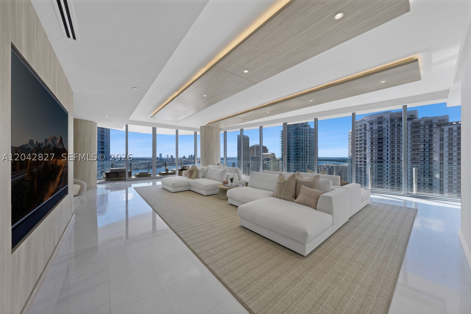 300 Biscayne Boulevard Way #2701, Miami FL 33131
