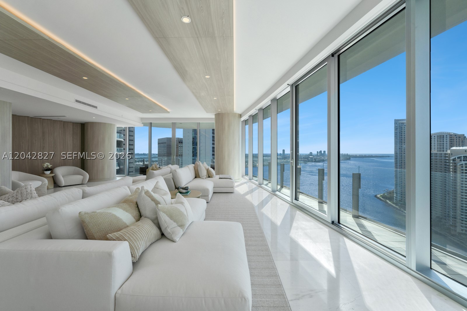 300 Biscayne Boulevard Way #2701, Miami FL 33131