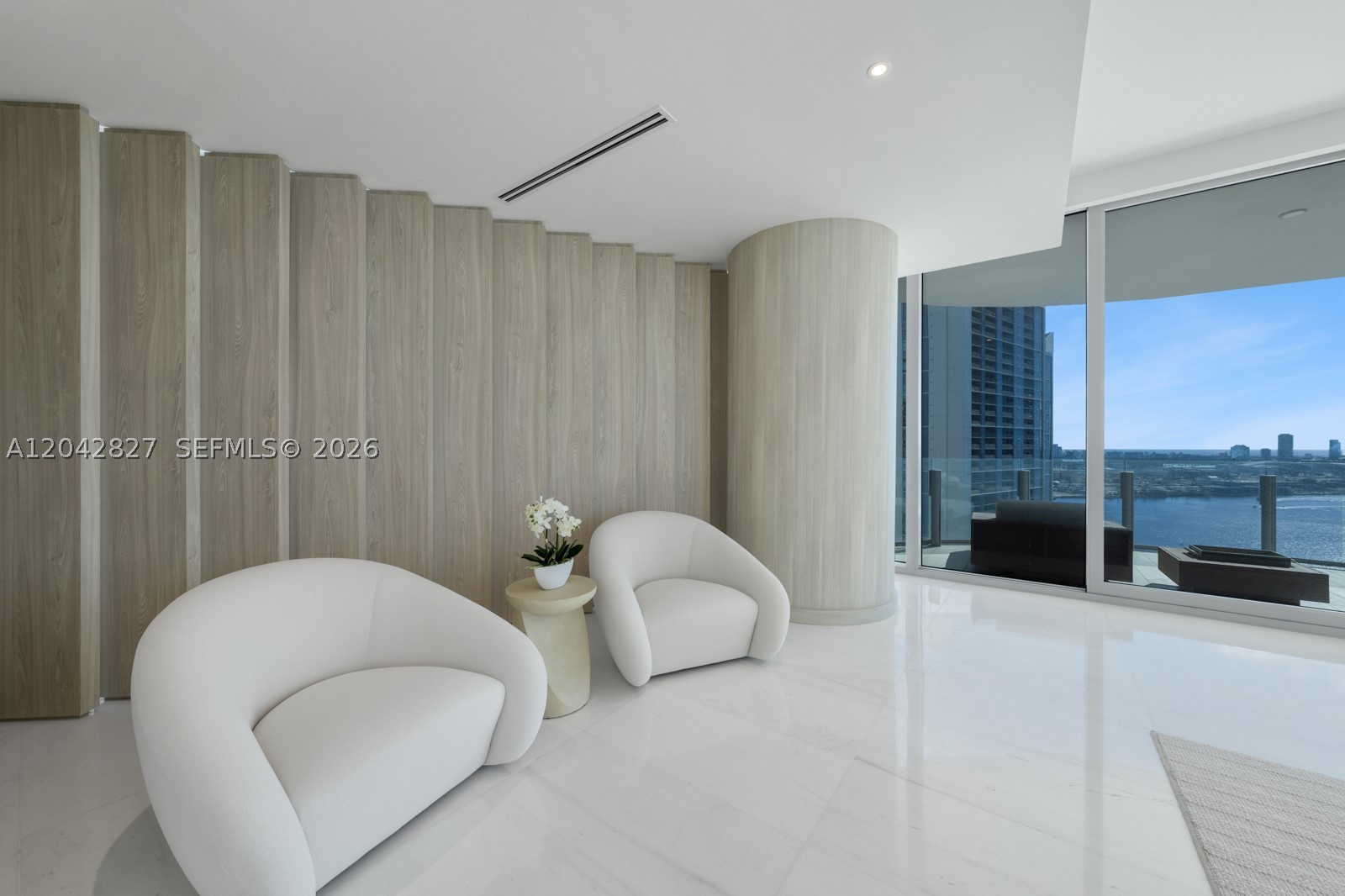 300 Biscayne Boulevard Way #2701, Miami FL 33131