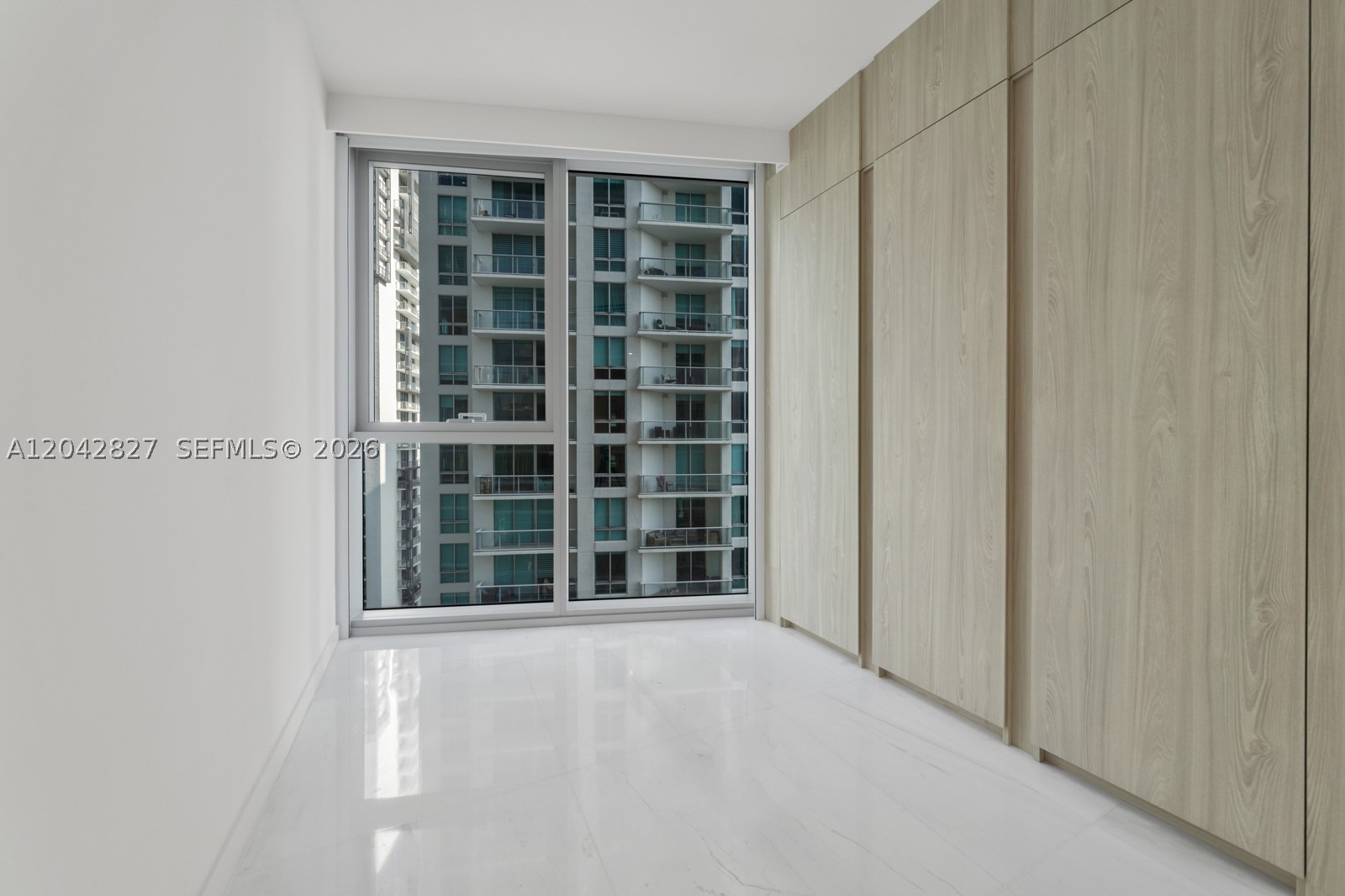 300 Biscayne Boulevard Way #2701, Miami FL 33131