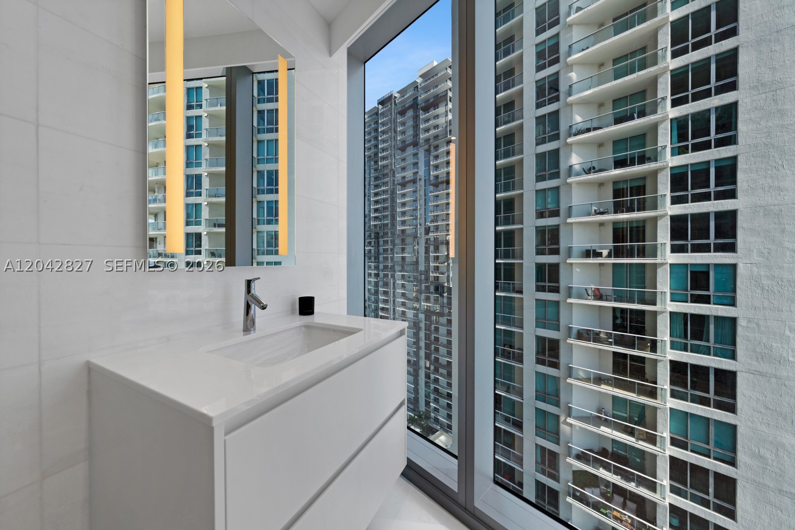 300 Biscayne Boulevard Way #2701, Miami FL 33131
