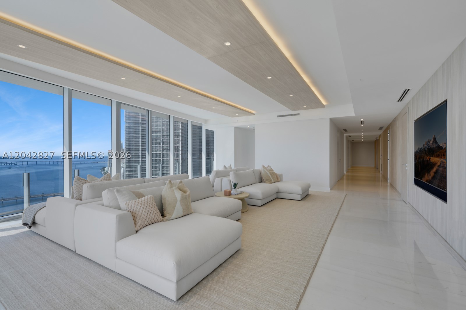 300 Biscayne Boulevard Way #2701, Miami FL 33131
