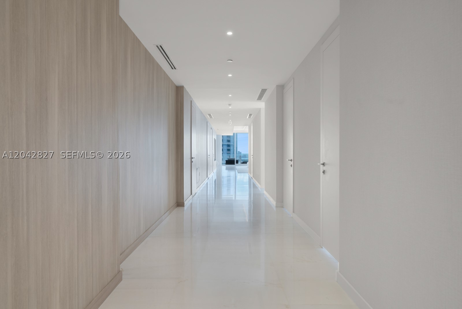 300 Biscayne Boulevard Way #2701, Miami FL 33131
