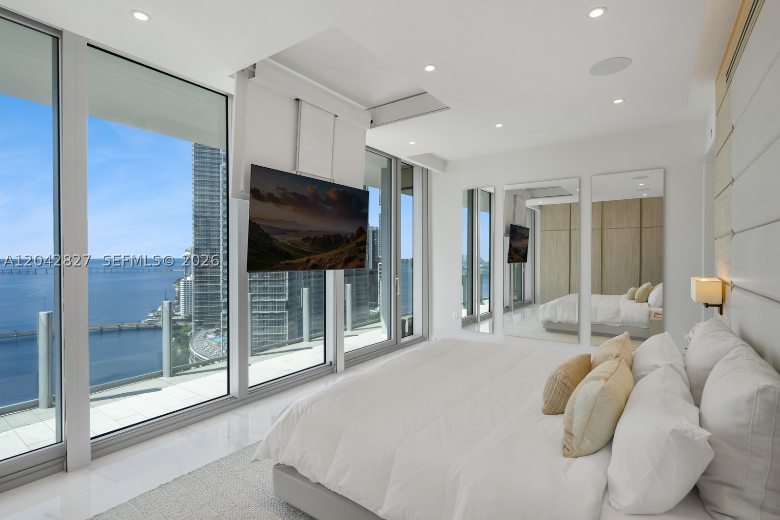 300 Biscayne Boulevard Way #2701, Miami FL 33131