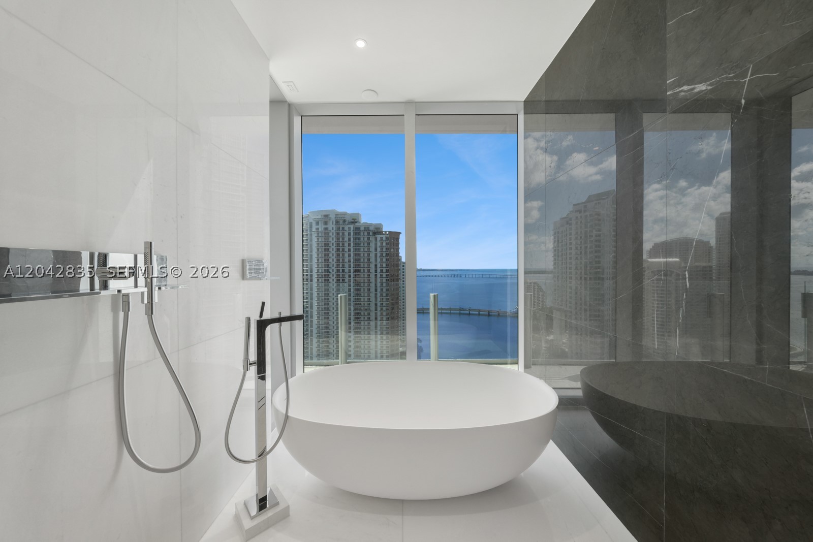 300 Biscayne Boulevard Way #2701, Miami FL 33131