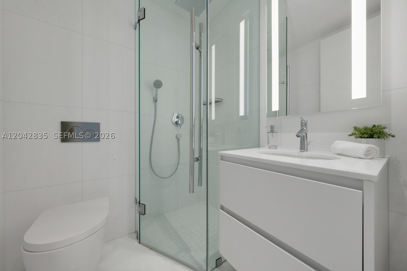 300 Biscayne Boulevard Way #2701, Miami FL 33131