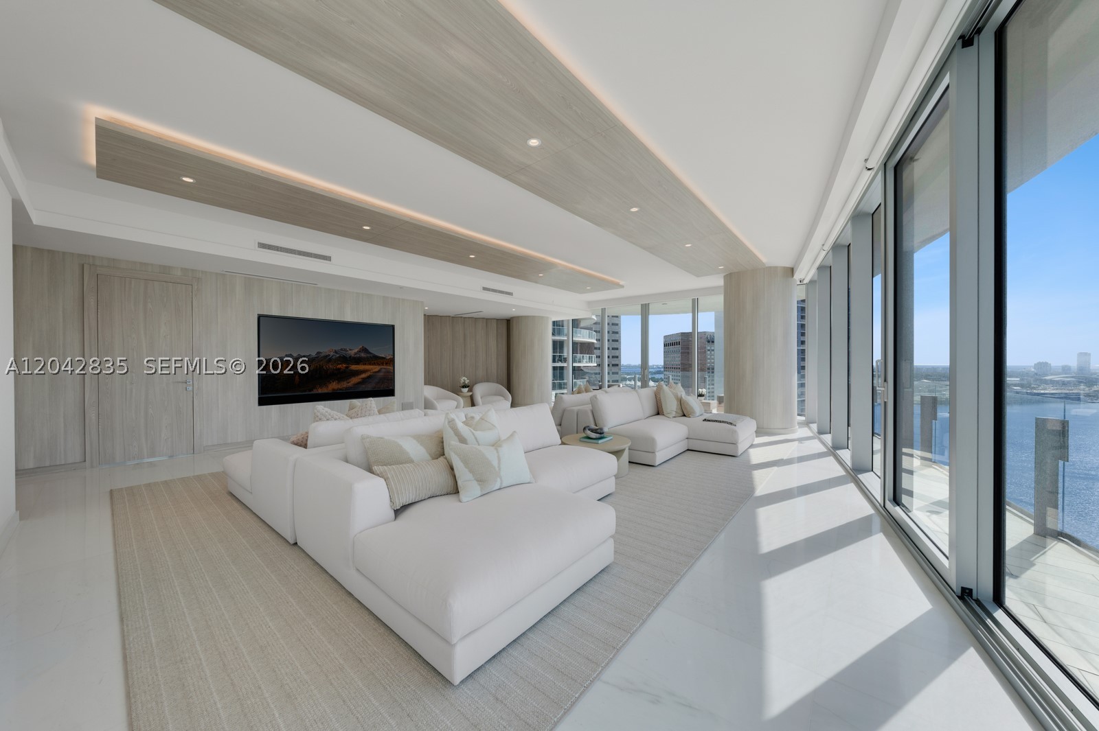 300 Biscayne Boulevard Way #2701, Miami FL 33131