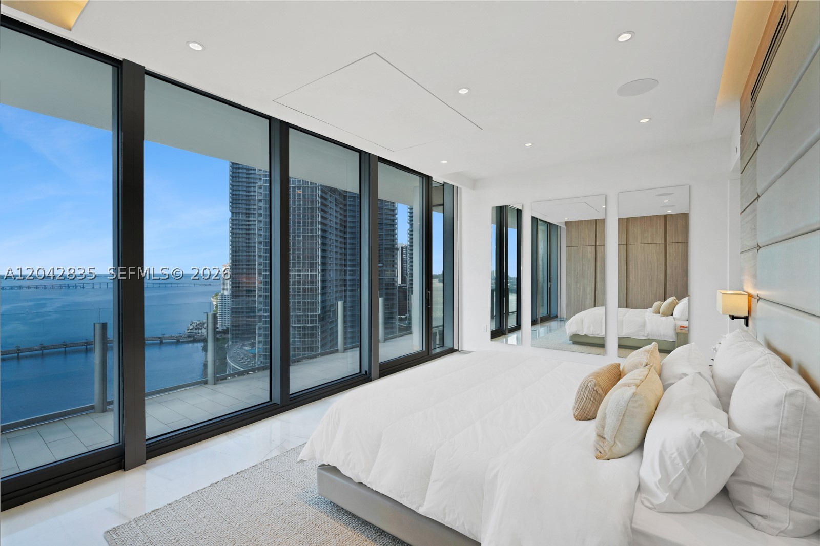 300 Biscayne Boulevard Way #2701, Miami FL 33131