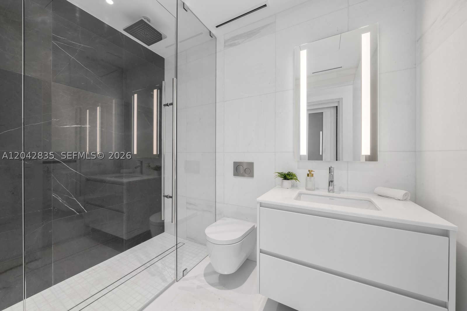 300 Biscayne Boulevard Way #2701, Miami FL 33131