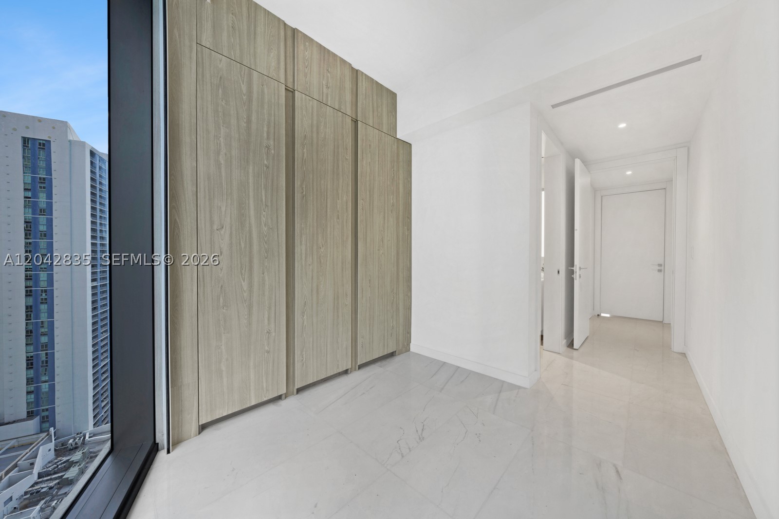 300 Biscayne Boulevard Way #2701, Miami FL 33131