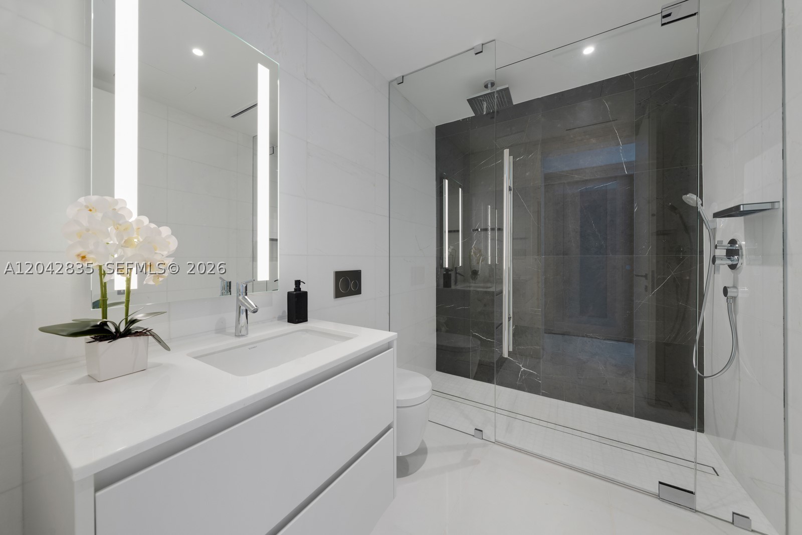 300 Biscayne Boulevard Way #2701, Miami FL 33131