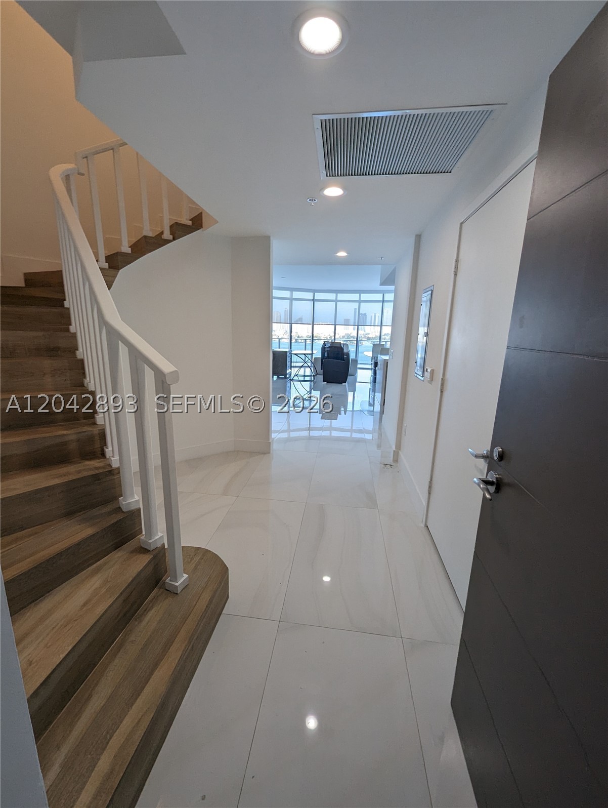17111 E Biscayne Blvd #1011, North Miami Beach FL 33160