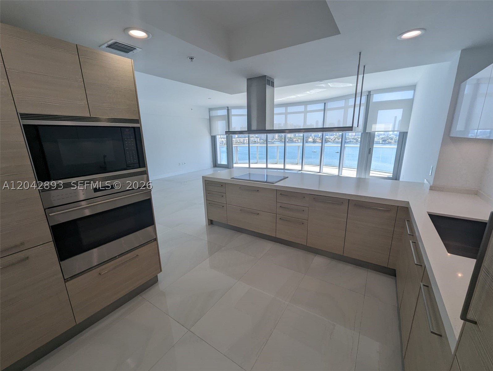 17111 E Biscayne Blvd #1011, North Miami Beach FL 33160