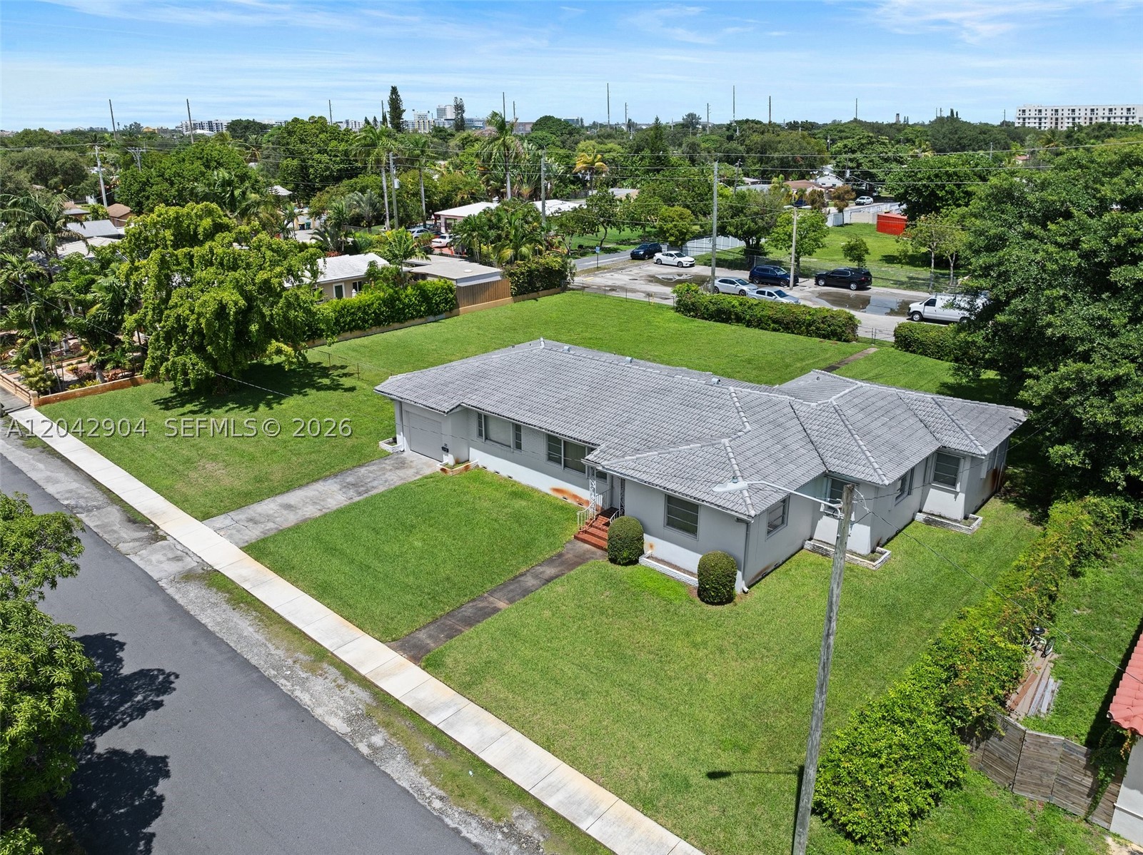 20 SW 4th St, Dania Beach FL 33004