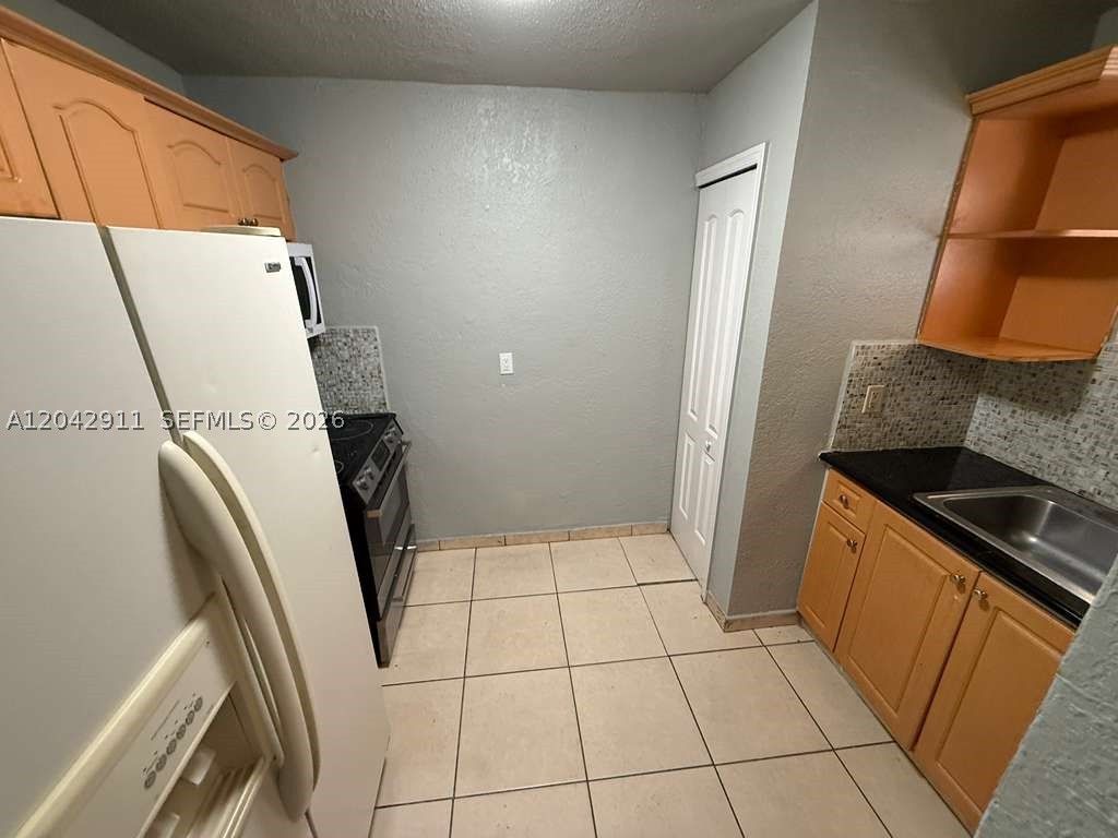 1945 NW 29th St #A6, Miami FL 33142