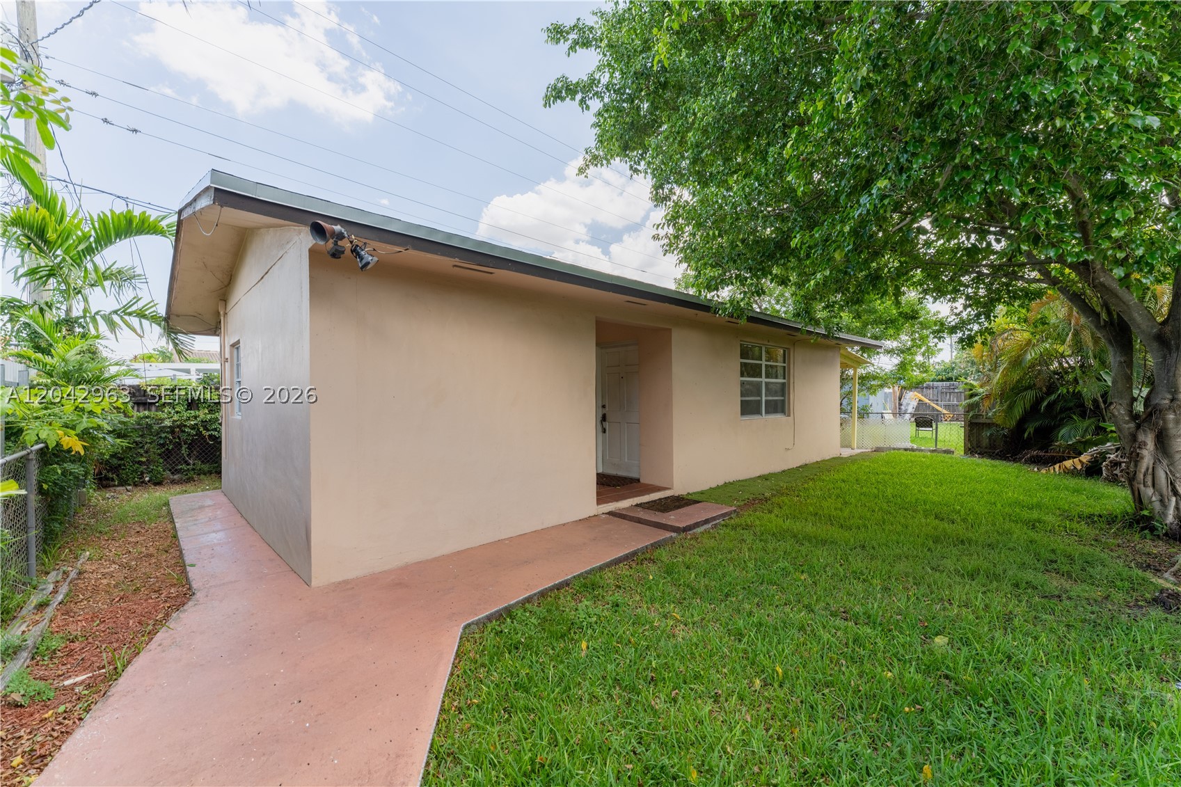 9265 SW 38th St, Miami FL 33165