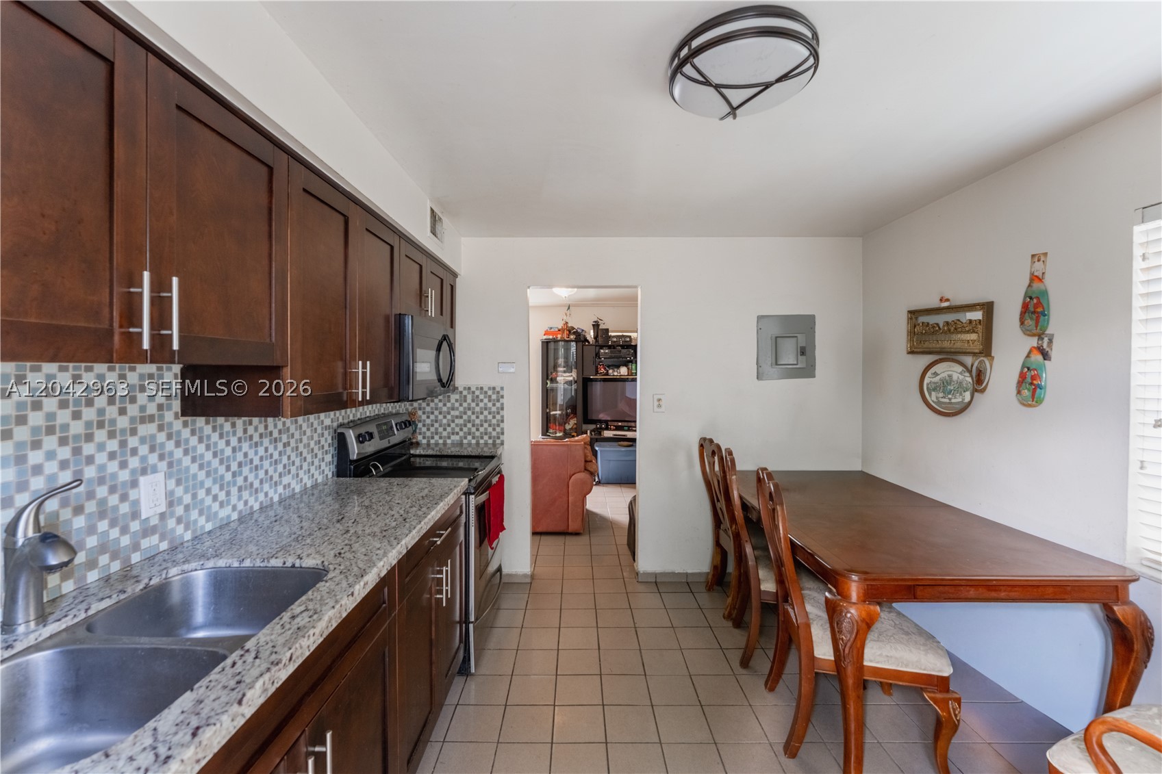 9265 SW 38th St, Miami FL 33165