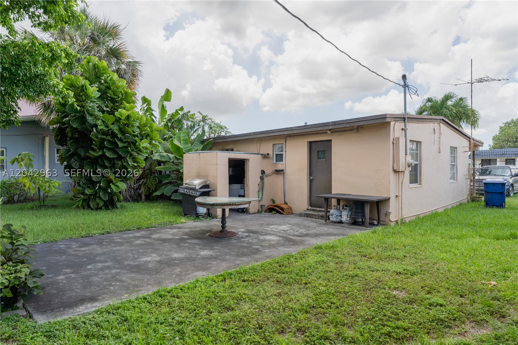9265 SW 38th St, Miami FL 33165